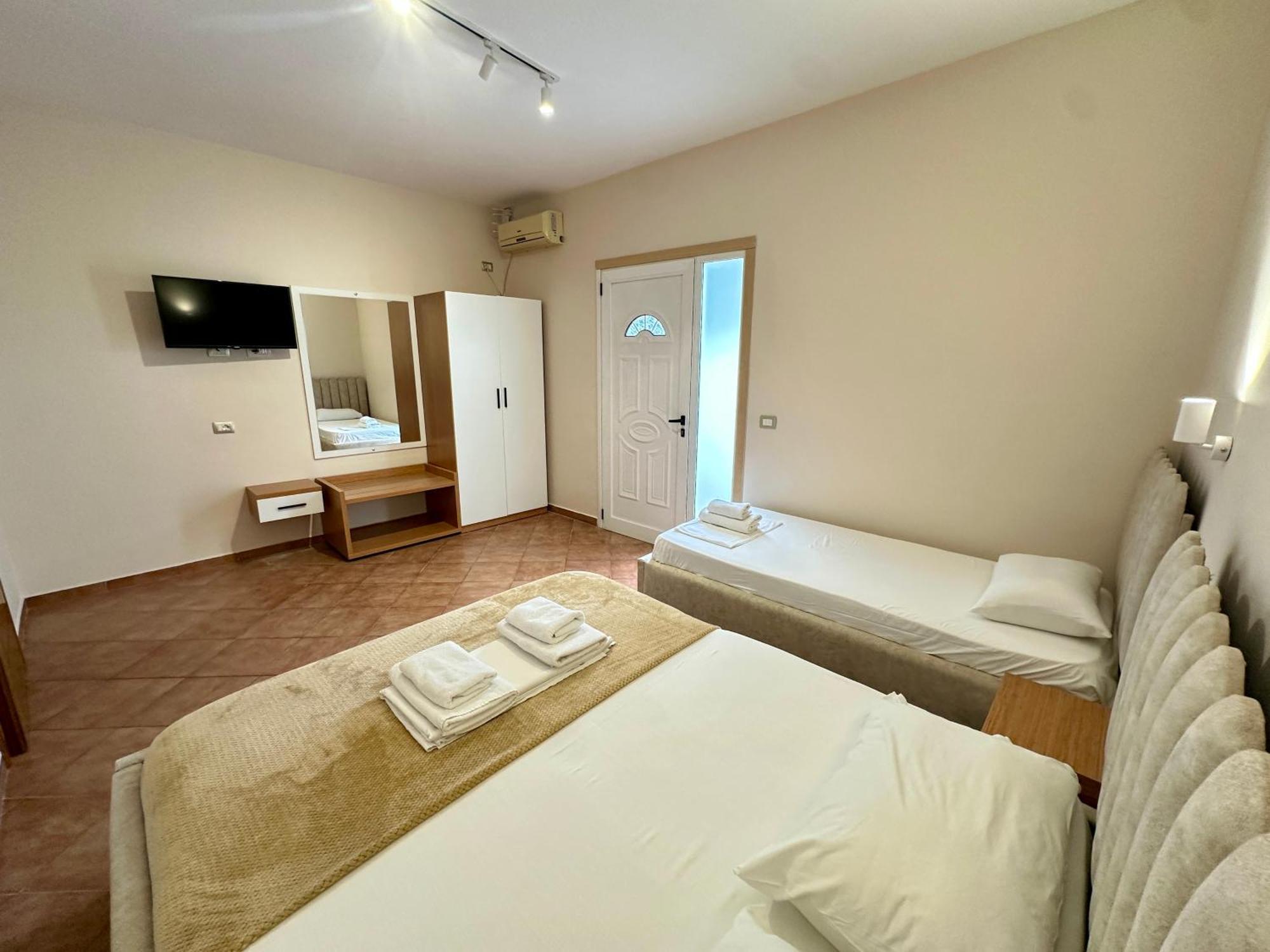 Anel Suites Vlorë Esterno foto