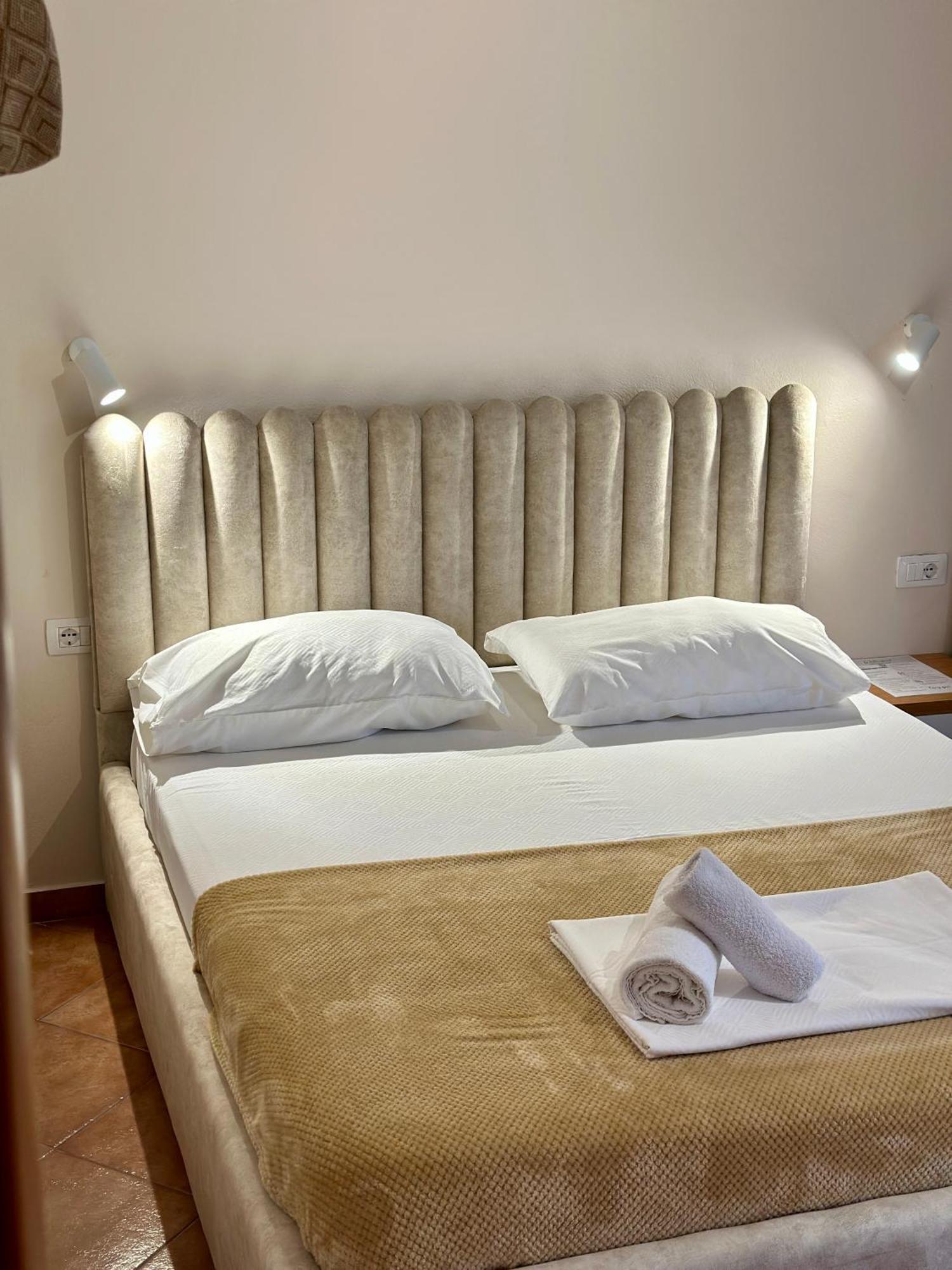 Anel Suites Vlorë Esterno foto