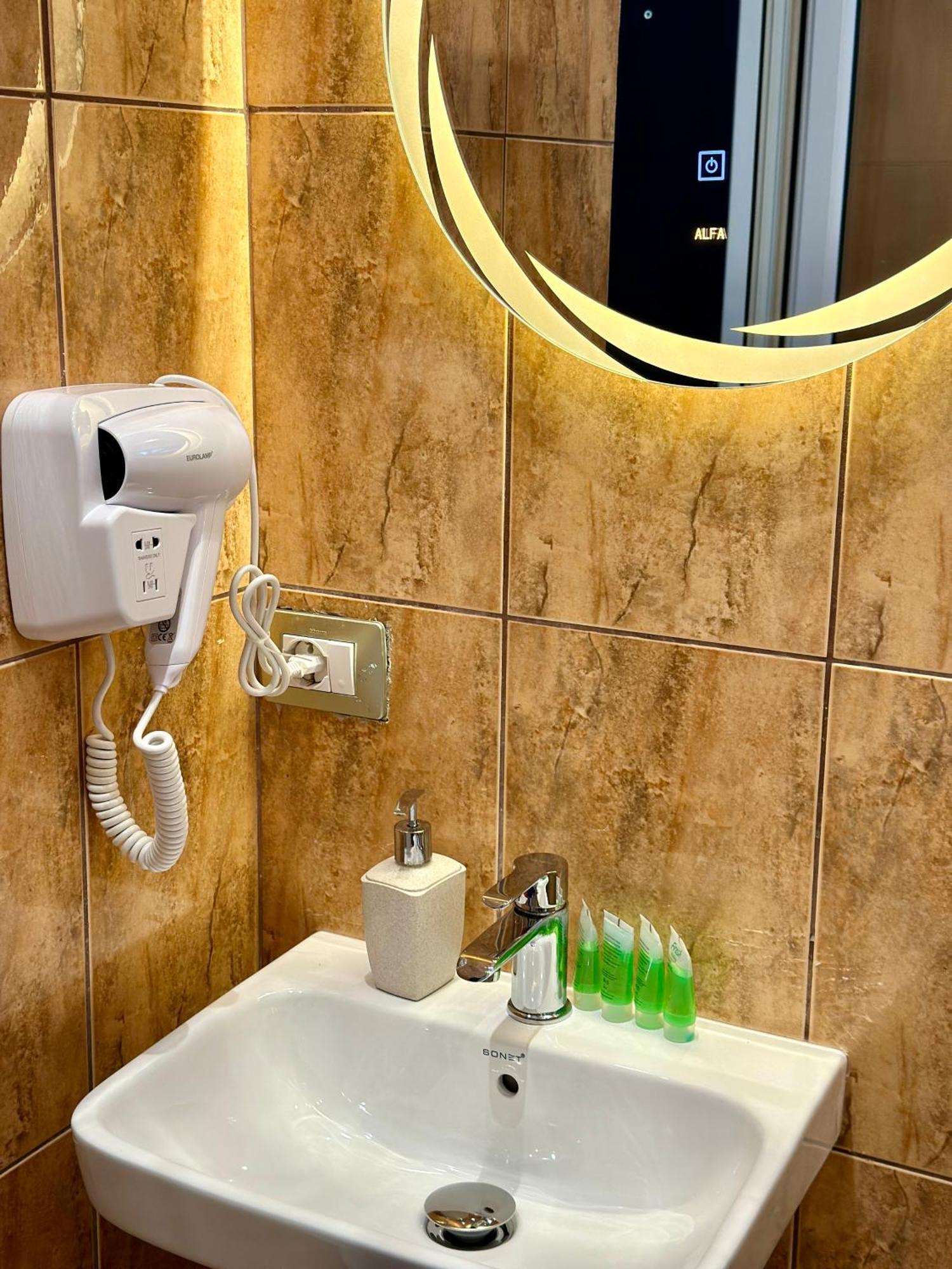 Anel Suites Vlorë Esterno foto